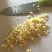 Mince garlic